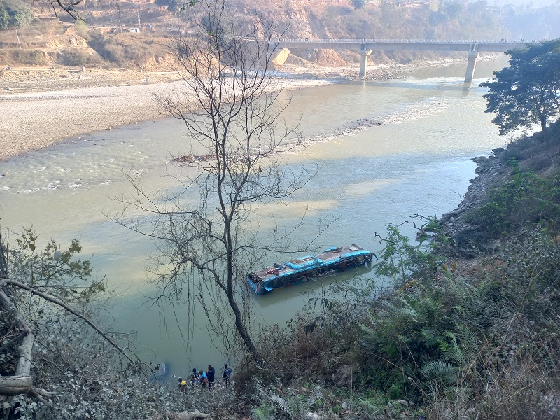 घाटबेँसी बस दुर्घटनामा मृत्यु हुनेको संख्या सात पुग्यो   